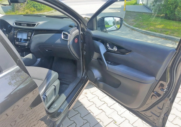 Nissan Qashqai cena 64500 przebieg: 131657, rok produkcji 2016 z Zambrów małe 92